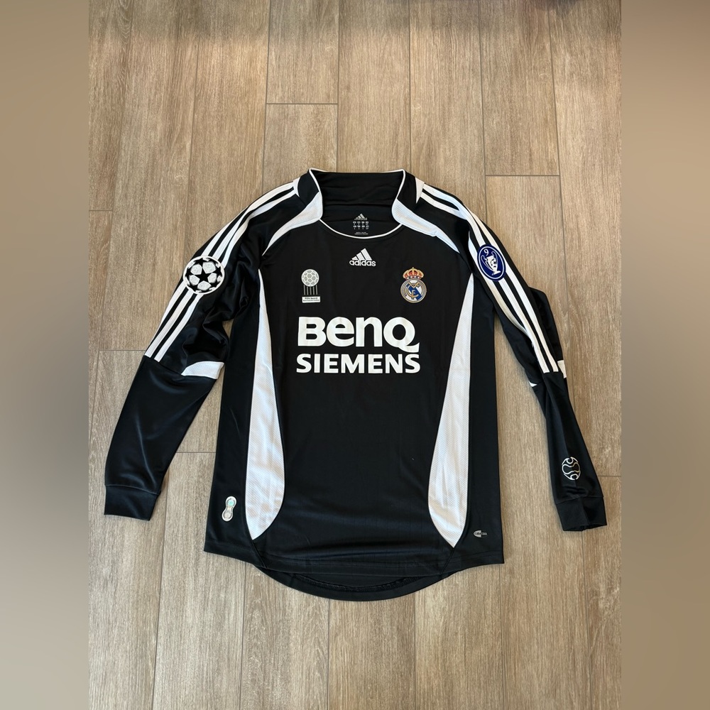 Real Madrid Retro Beckham 23 - Picture 2 of 6